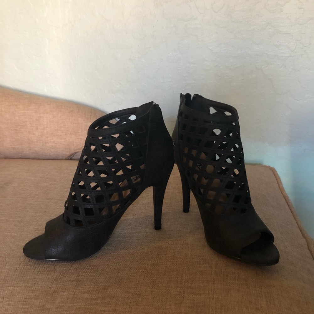 Michael Antonio black cage sandal pumps